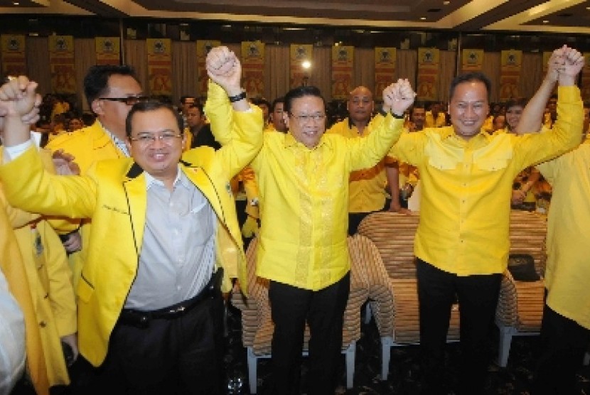 Politikus Partai Golkar Agus Gumiwang Kartasasmita (kanan).