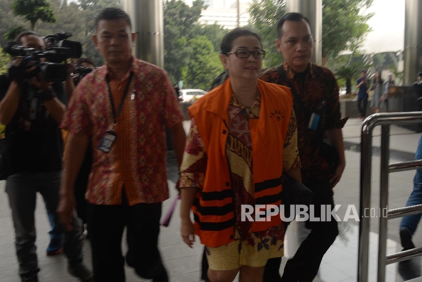 Politikus Partai Hanura Miryam S Haryani menjalani pemeriksaan di kantor KPK, Jakarta, Jumat (12/5).