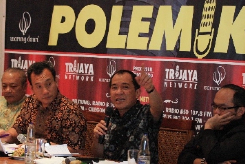 Politikus Partai Nasdem Akbar Faizal (dua kanan).