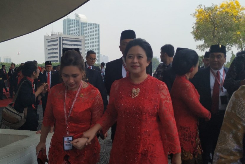 Politikus PDI Perjuangan Puan Maharani saat ditemui usai dilantik sebagai anggota DPR terpilih 2019-2024 di Kompleks Parlemen Senayan, Jakarta, Selasa (1/10). 
