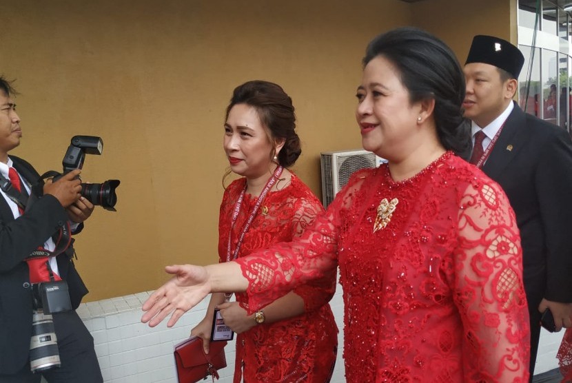 Politikus PDI Perjuangan Puan Maharani saat ditemui usai dilantik sebagai anggota DPR terpilih 2019-2024 di Kompleks Parlemen Senayan, Jakarta, Selasa (1/10). 