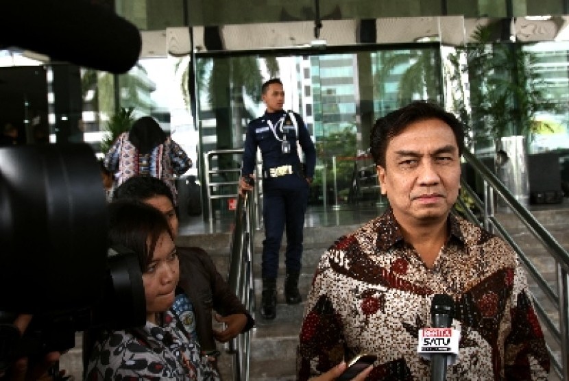 Politikus PDIP Effendi Simbolon mendatangi gedung KPK, di Jakarta, Senin (16/7).
