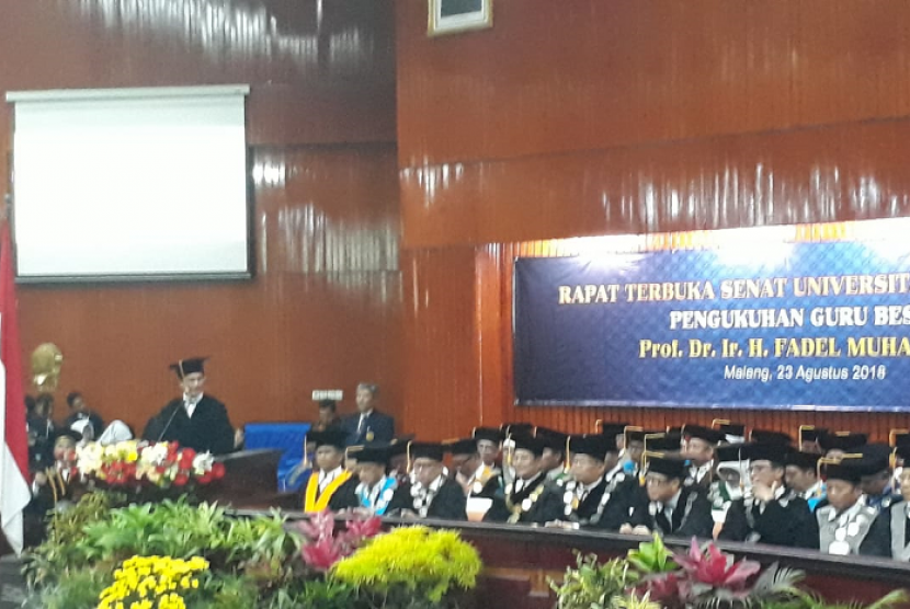 Politikus Senior Partai Golongan Karya (Golkar) dikukuhkan sebagai Guru Besar di Universitas Brawijaya (UB), Kota Malang. 