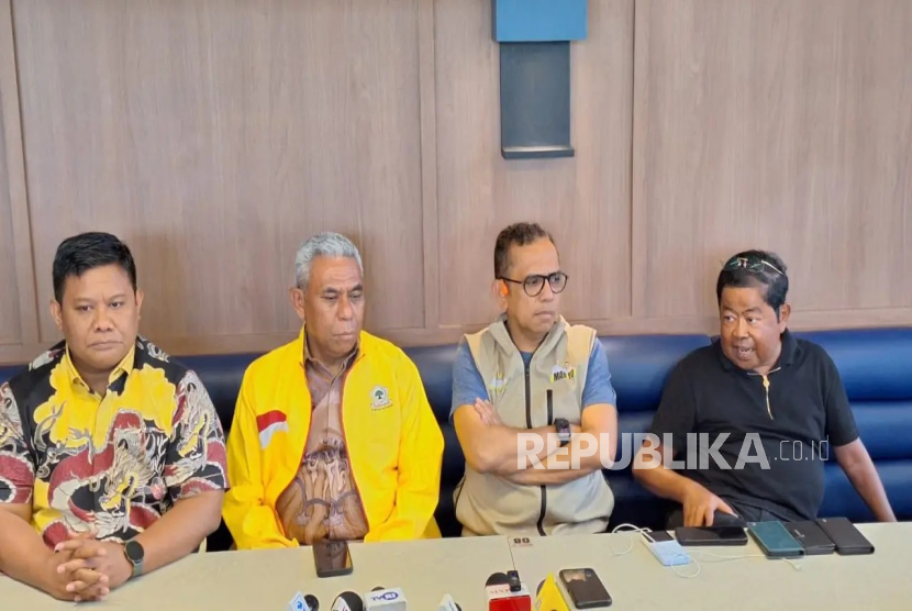 Politisi Golkar duduk bersama membahas pembatasan kuota impor BBM untuk SPBU swasta.