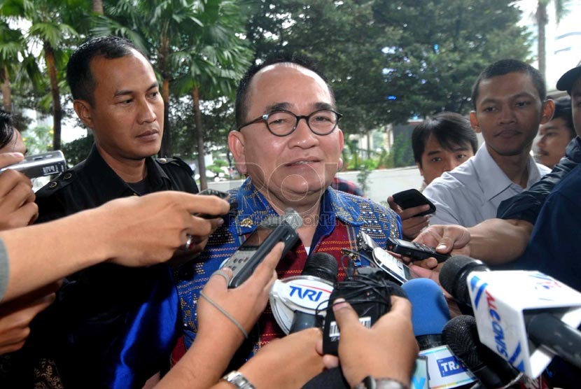  Politisi Partai Demokrat Ruhut Sitompul memenuhi panggilan KPK di Gedung KPK, Jakarta, Rabu (12/3).  (Republika/Wihdan Hidayat)