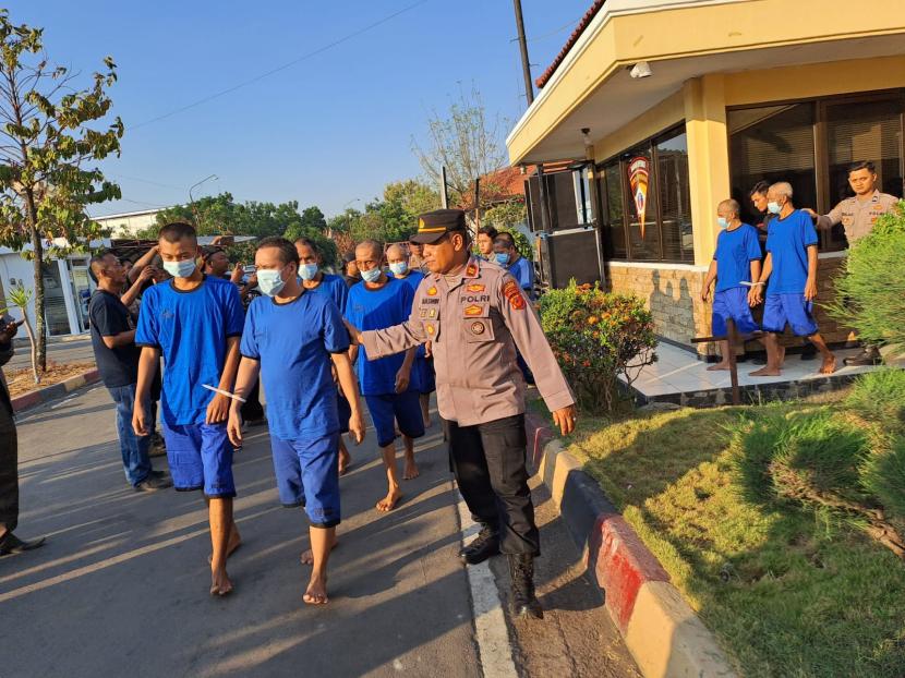 Polres Indramayu amankan puluhan tersangka dalam Operasi Pekat II Lodaya 2023.