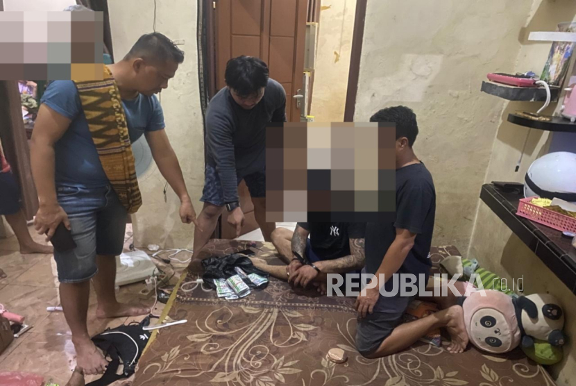 Polres Indramayu berhasil menangkap seorang tersangka dalam kasus dugaan tindak pidana penyalahgunaan obat farmasi tanpa izin edar. 