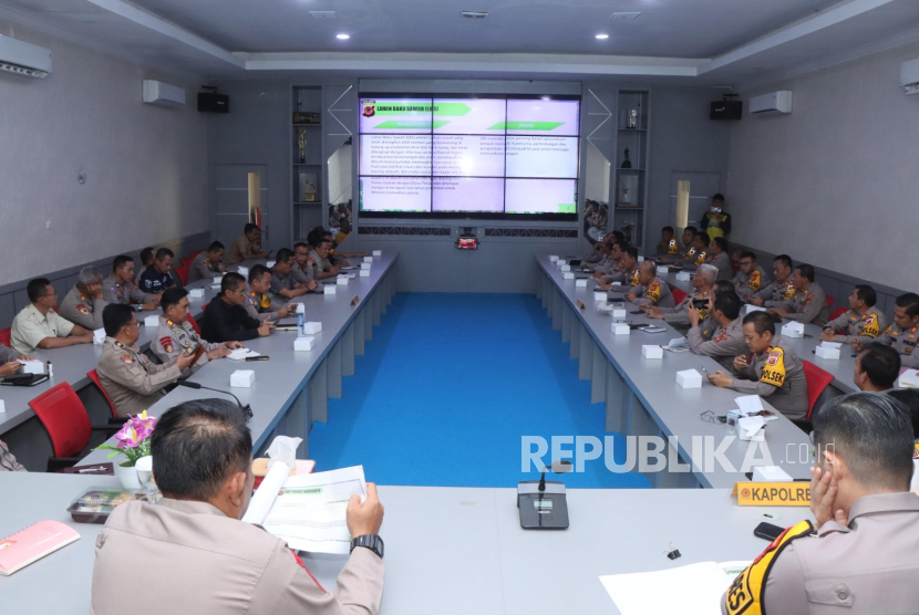 Polres Indramayu gelar rakor internal dalam rangka persiapan masa tanam ke-3 Lahan Baku Sawah (LBS), di Mapolres Indramayu, Jumat (18/7/2025). 