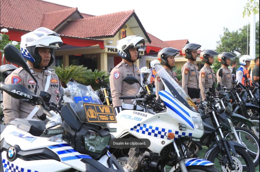 Polres Indramayu menggelar Apel Pasukan Operasi Zebra Lodaya 2024 di halaman Mako Polres Indramayu, Senin (14/10/2024). 