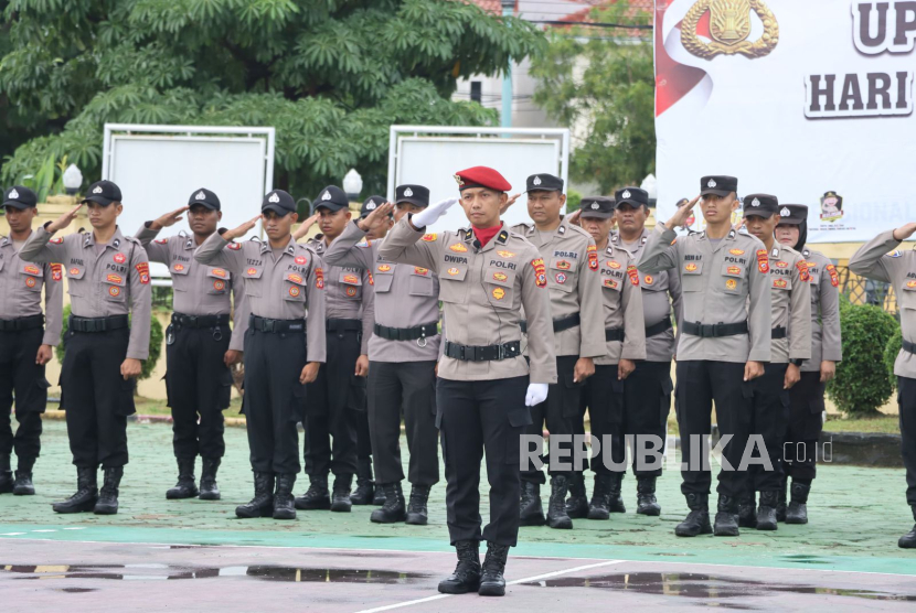 Polres Indramayu menggelar upacara Hari Kesadaran Nasional, di  lapangan Apel Polres Indramayu, Jumat (17/1/2025). 