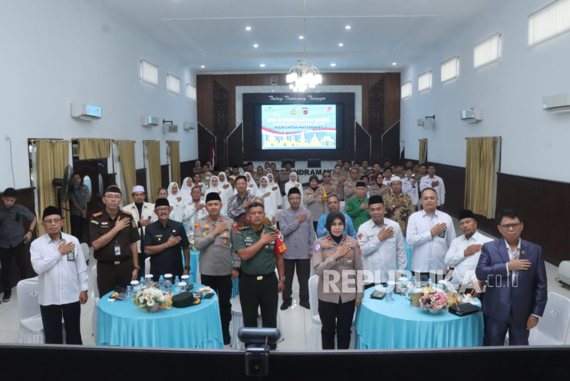 Polres Indramayu mengikuti kegiatan Doa Bersama Lintas Agama melalui sarana Zoom Meeting, yang digelar Polda Jabar, Senin (30/6/2025) sore.  