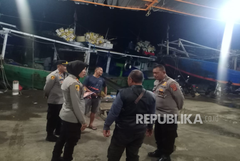 Polres Indramayu mengintensifkan patroli dan sosialisasi kepada para nelayan untuk mencegah kebakaran , Sabtu (28/12/2024). 