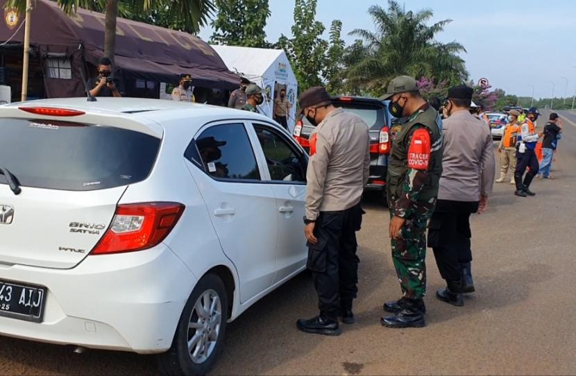 Polres Majalengka telah memutarbalikkan 407 kendaraan pemudik yang berusaha memasuki wilayah Kabupaten Majalengka, Kamis (6/5) hingga Jumat (7/5) pukul 14.00 WIB. 