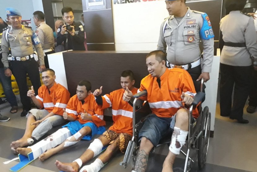 Polres Malang Kota (Makota) merilis penangkapan empat tahanan kabur di Mapolresta Malang, Senin (16/12). 