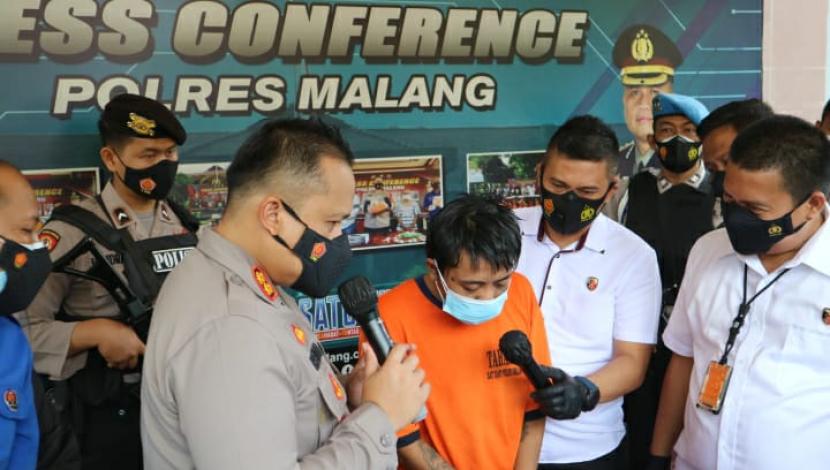 Polres Malang merilis kasus pembunuhan yang terjadi di wilayah Dampit, Kabupaten Malang, Kamis (25/3)