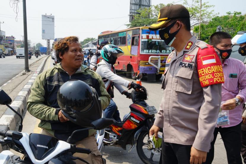Polres Metro Bekasi menggelar razia masker kepada para pengendara, Rabu (19/8).