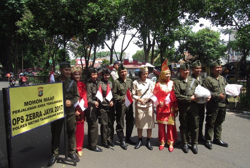 Polres Metro Tangerang Kota gelar operasi zebra mengenakan seragam veteran dan pejuang kemerdekaan.