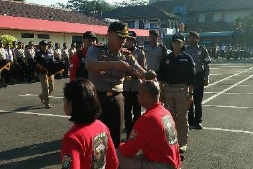 Polres Metro Tangerang Kota mengukuhkan Tim Elang Cisadane di Lapangan Mapolres Metro Tangerang Kota, Jumat (9/6)