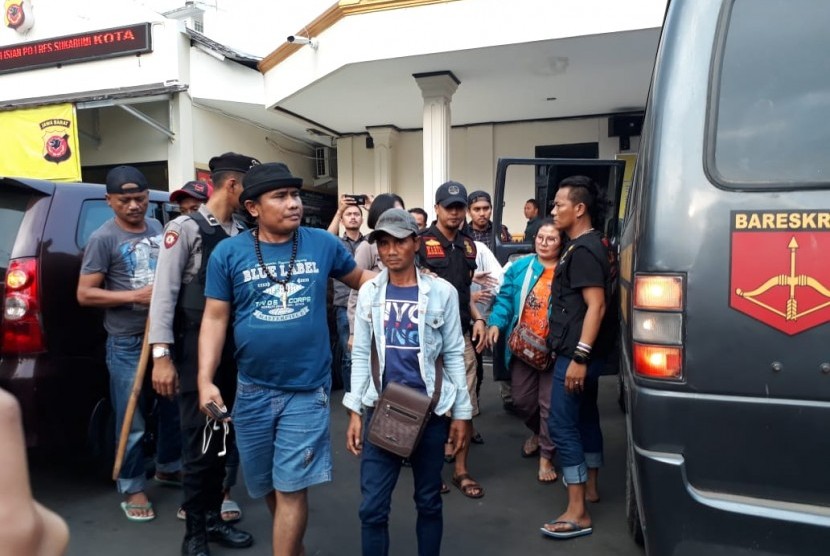 Polres Sukabumi Kota mengamankan penjual dan pengolah makanan tutut yang diduga menyebabkan keracunan di Kecamatan Kadudampit, Sukabumi, yakni Da (42) dan ER (43), warga Kabupaten Cianjur, Rabu (25/7) sore. n riga nurul iman