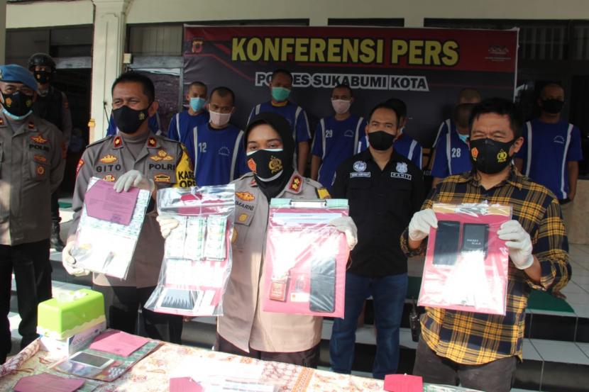 Polres Sukabumi Kota merilis 10 kasus peredaran narkoba dan obat berbahaya di Mapolres Sukabumi Kota, Selasa (15/6) siang.