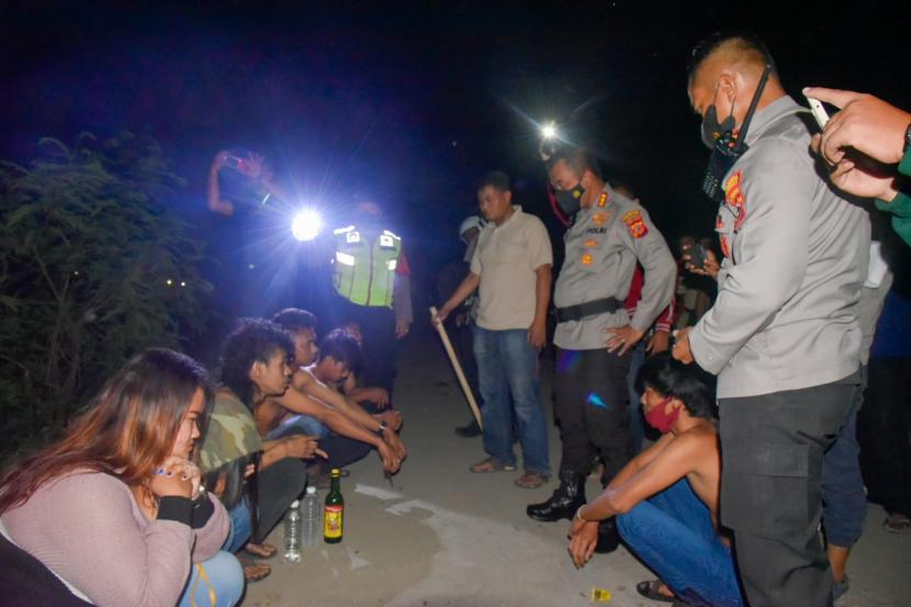 Polresta Cirebon melakukan sweeping ke sarang geng motor di wilayah timur, tengah, dan barat Kabupaten Cirebon, Ahad (29/5/2022) dinihari. Hasilnya, puluhan anggota geng motor dari berbagai kelompok berhasil diamankan. 