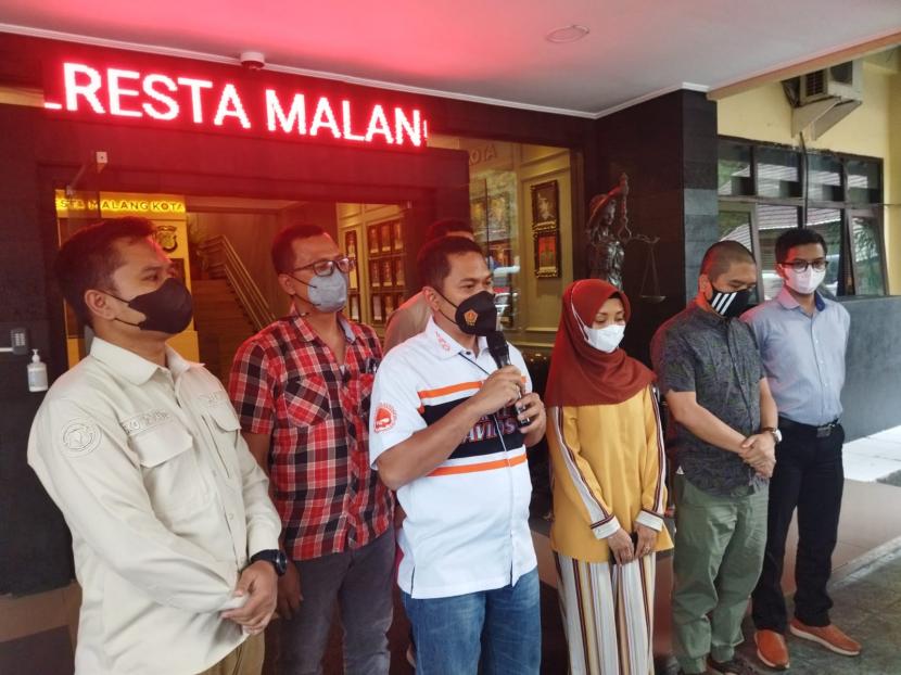 Polresta Malang Kota (Makota) melakukan konferensi pers terkait kasus wisatawan yang keluyuran saat dinyatakan reaktif COVID-19 di Mapolresta Makota, Kamis (24/2/2022) sore. 