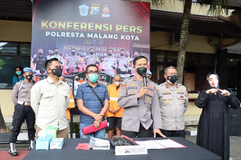 Polresta Malang Kota (Makota) merilis kasus narkotika jenis ganja di Mapolresta Makota, Rabu (9/2/2022). 