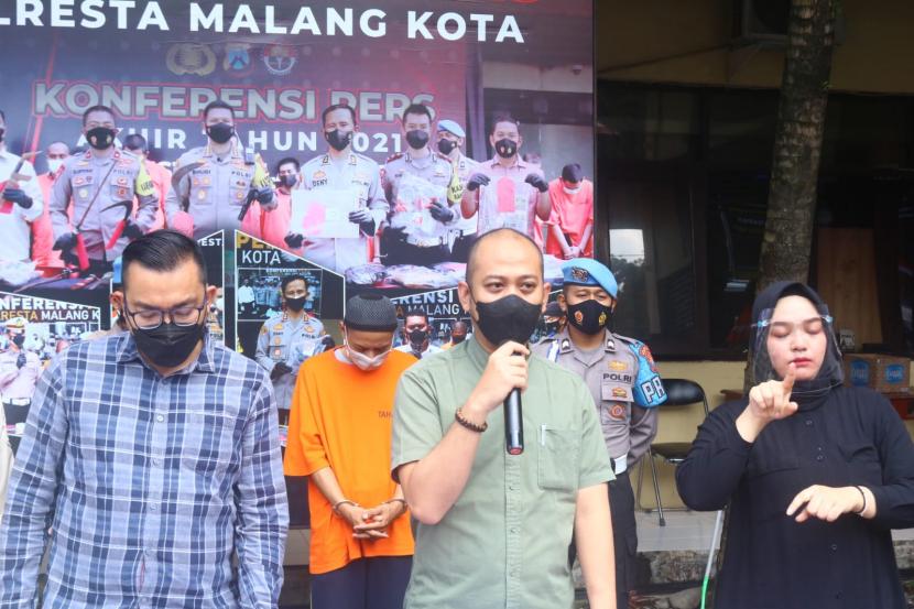 Polresta Malang Kota (Makota) merilis kasus pencurian motor dan narkoba di Mapolresta Makota, Rabu (16/2/2022). 
