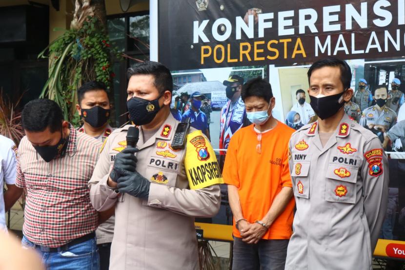 Polresta Malang Kota merilis kasus pembunuhan berencana di Mapolresta Malang Kota, Selasa (28/9). 