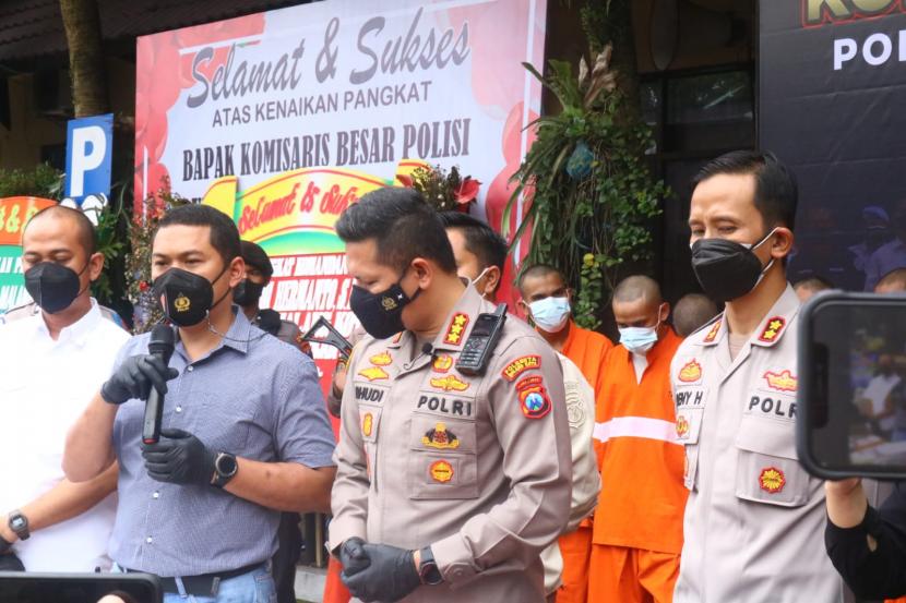 Polresta Malang Kota merilis kasus penangkapan tersangka narkotika di Mapolresta Malang Kota, Kamis (6/1).