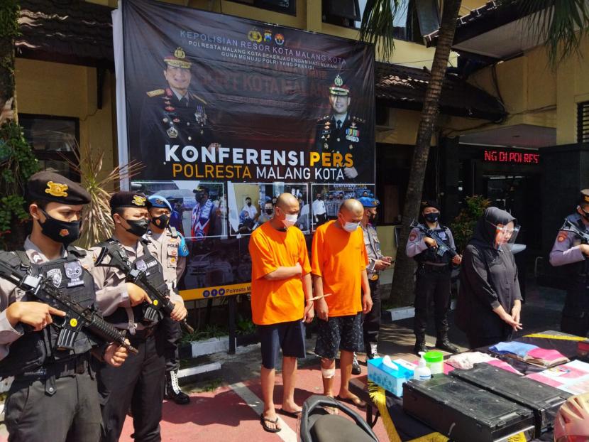 Polresta Malang Kota merilis kasus pencurian uang di sejumlah ATM wilayah Malang Raya, Jumat (17/9).