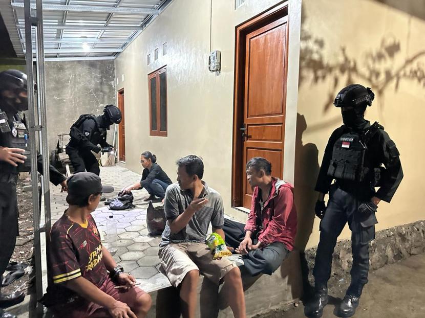 Pesta Miras (ilustrasi). Polisi menangkap enam warga Solo yang sedang menggelar pesta miras dan meresahkan masyarakat sekitar.