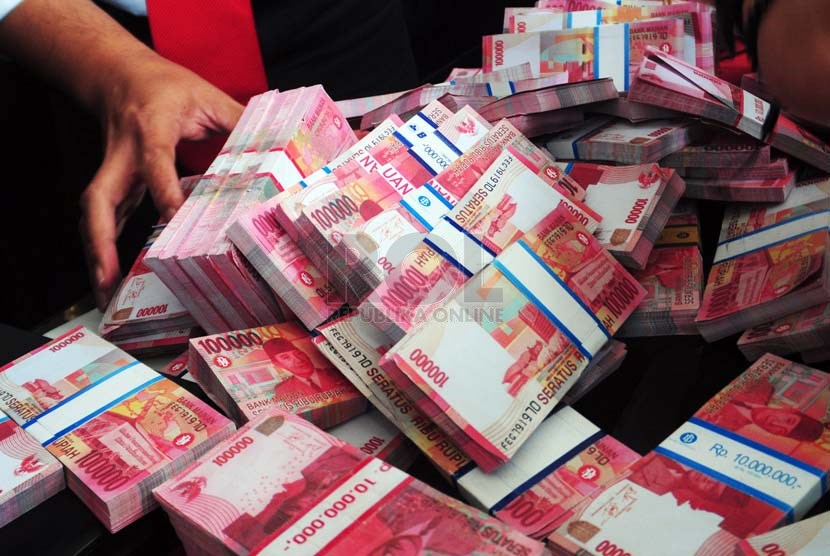 Uang Palsu. ilustrasi Aparat kepolisian menangkap pasangan suami istri yang diduga sengaja mengedarkan uang palsu pecahan Rp 100 ribu di wilayah Kabupaten Jember, Jawa Timur.