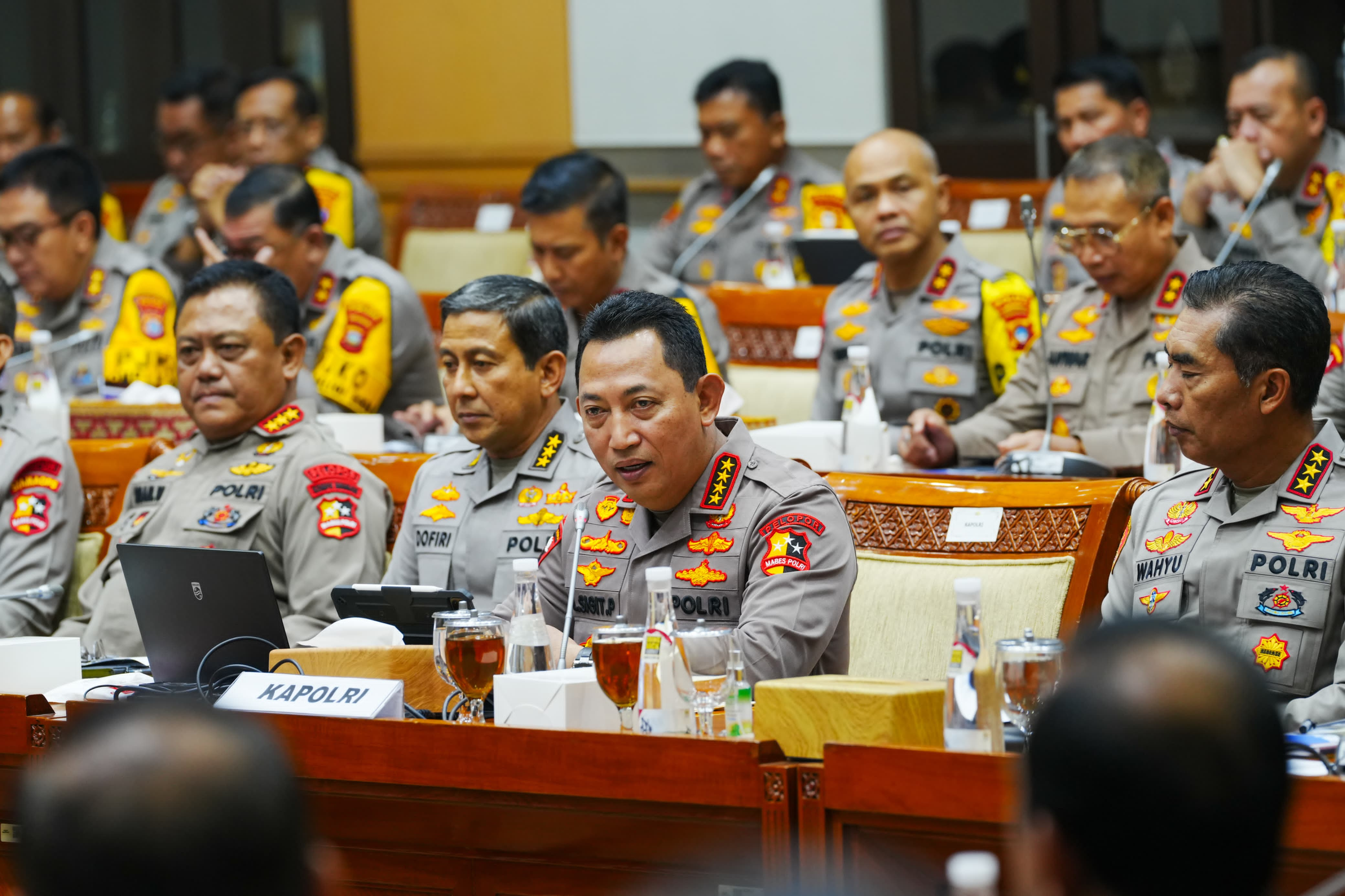 Polri merekrut ratusan anggota dengan latar belakang Pendidikan santri pada kepangkatan Tamtama, Bintara hingga Perwira Akademi Kepolisian (Akpol). 