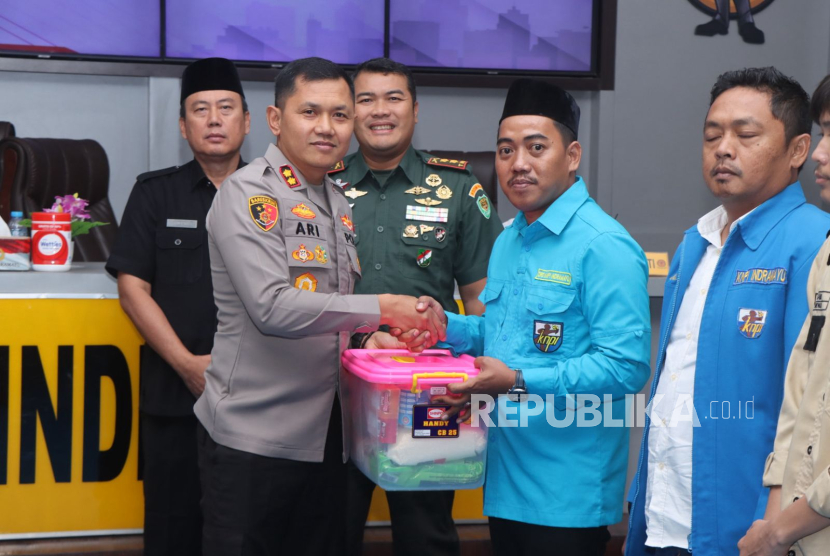 Polri-TNI menggelar aksi bakti sosial Polri Presisi menjelang bulan puasa, Kamis (27/2/2025). 