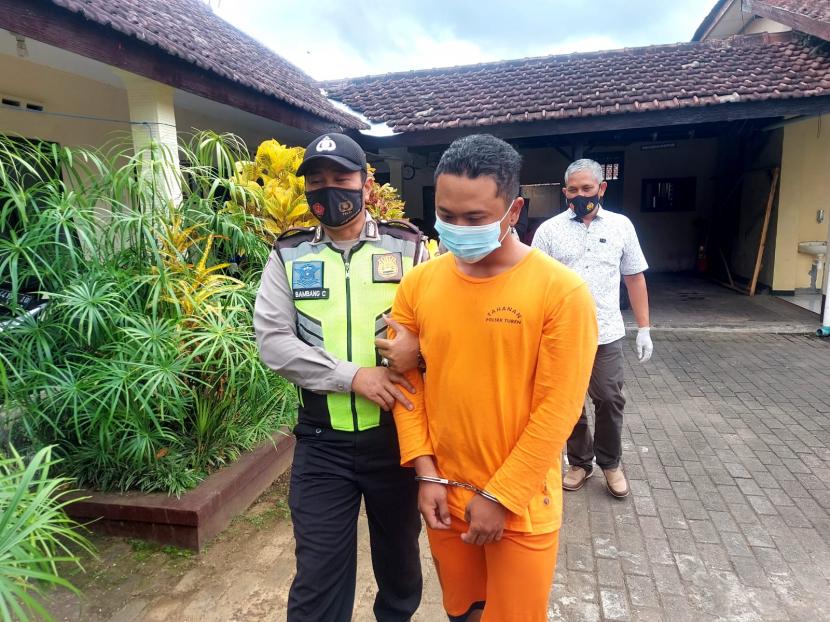 Polsek Turen, Kabupaten Malang, menangkap terduga pelaku pencurian uang kotak amal, Jumat (28/1/2022).