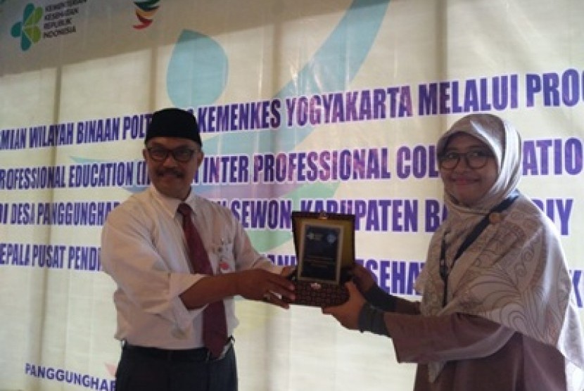 Poltekkes Kemenkes Yogyakarta bersama Rumah Zakat menandatangani nota kesepahaman untuk pelaksanaan Tri Dharma Perguruan Tinggi, meningkatkan pemberdaayan kesehatan di desa Panggungharjo.