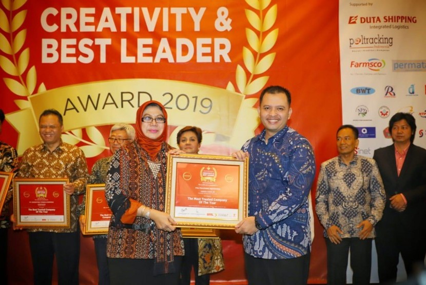 Poltracking Indonesia menerima penghargaan 