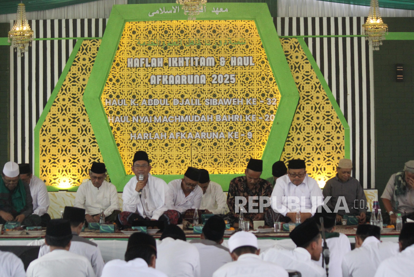 Pondok Pesantren Afkaaruna menyelenggarakan Haflah Ikhtitam dan Pengajian Akbar di kompleks Pondok Pesantren Afkaaruna, Harjobinangun, Pakem, Sleman, Daerah Istimewa Yogyakarta, Ahad (2/2/2025).