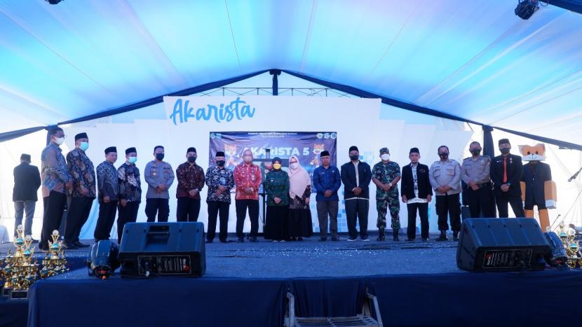 Pondok Pesantren Al Kautsar Banjar menggelar acara Akarista 5 atau Ajang Kreativitas Intelektual dan Seni Antar Pelajar 5. Kegiatan itu diadakan di  Pondok Pesantren Al-Kautsar, Kota Banjar, Jawa Barat, 25-27 Agustus 2022.