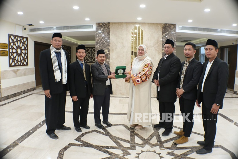 Pondok Pesantren Darul Amanah menerima kunjungan kehormatan dari Penasehat Grand Syaikh Al-Azhar, Mesir, Prof. Dr. Nahla Shobri As-Sha