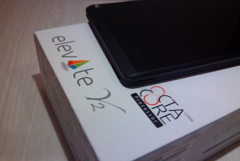 Ponsel berprosesor Octa Core Elevate Y2.