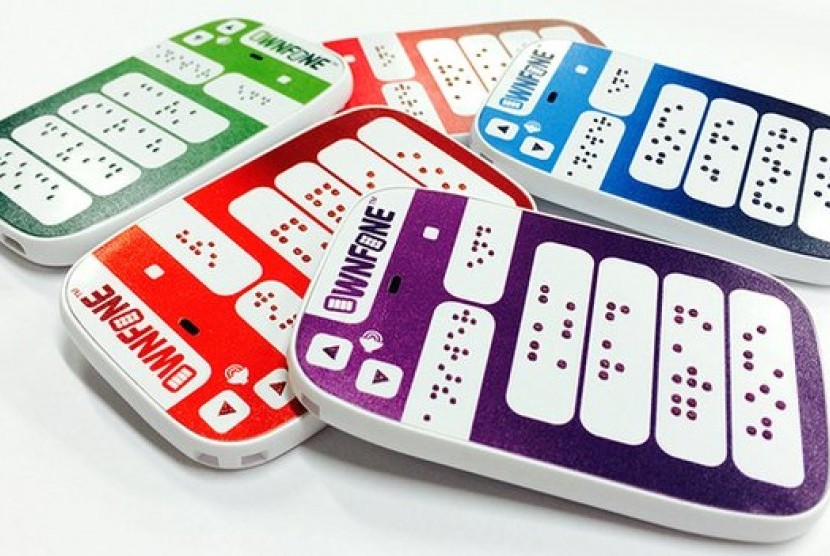 Ponsel braille buatan perusahaan Inggris OwnFone.