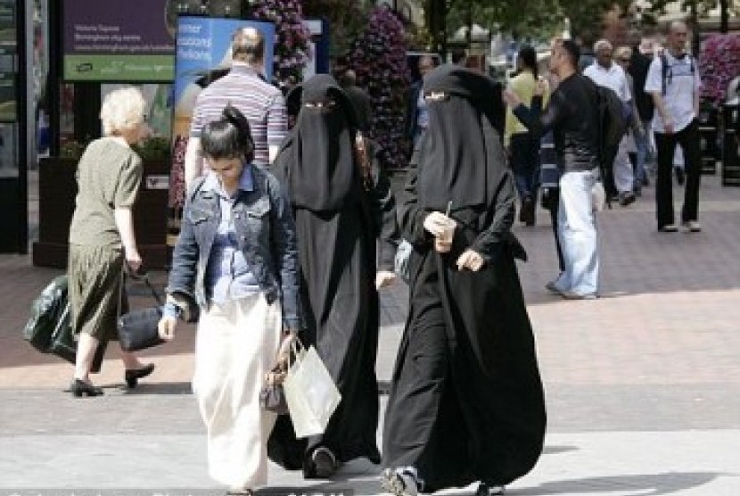 Populasi Muslim di Inggris meningkat pesat. Diperkirakan pada 2030 mendatang populasinya mencapai 5,5 juta orang