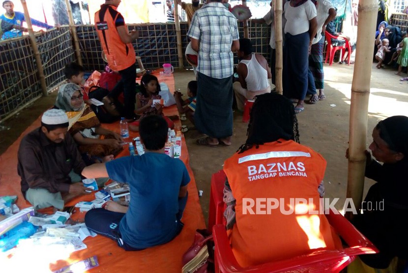 Pos Kesehatan Badan Amil Zakat Nasional (Baznas) melayani 1.000 pengungsi Rohingya di Distrik Cox's Bazar, Bangladesh. 