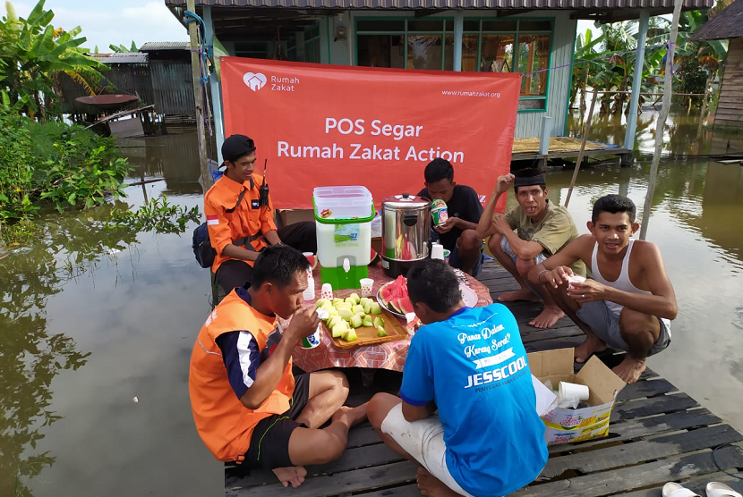 Pos Segar Rumah Zakat untuk korban banjir di Banjarmasin.