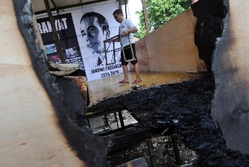 Posko Jokowi terbakar