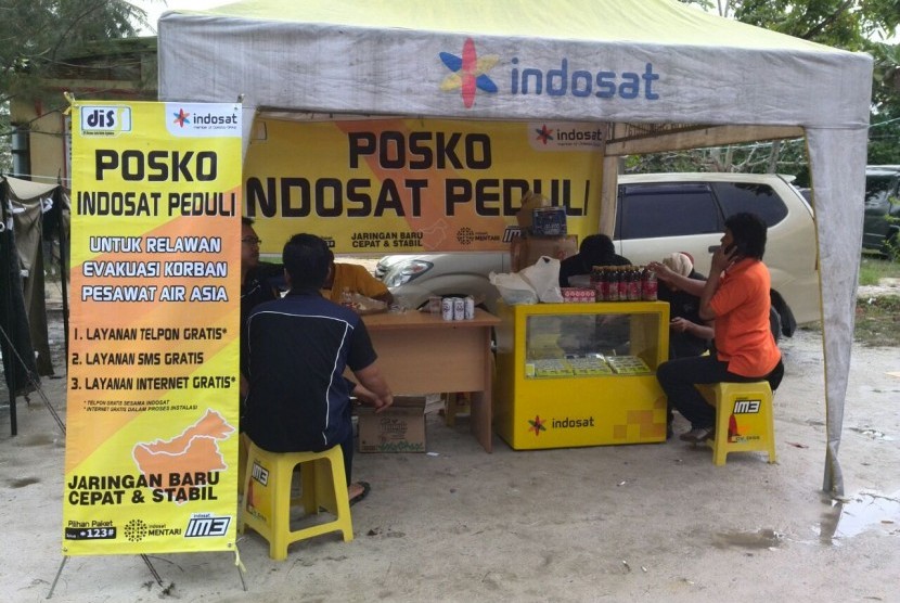 Posko Peduli Indosat di PAntai Kubu