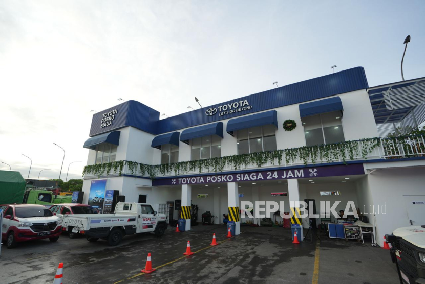 Posko Siaga Toyota yang berlokasi di Jalan Tol Cikampek siap melayani masyarakat selama libur Natal dan Tahun Baru 2025.