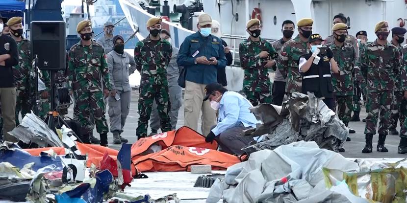 Posko utama temuan komponen pesawat dan korban jatuhnya pesawat Sriwijaya Air SJ 182 di JICT, Jakarta Utara.